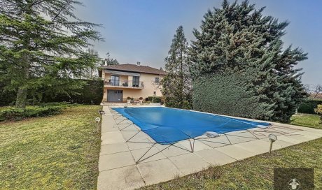 Vente d'une maison avec piscine à Commelle-Vernay