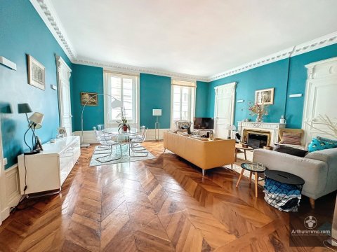 Vente d'un appartement bourgeois de 184 m² à ROANNE.