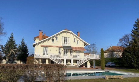 Vente d'une maison style année 30 avec piscine et parc privé par agent immobilier à Riorges