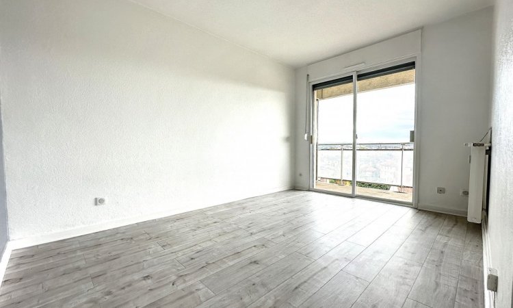 APPARTEMENT T1 DERNIER ETAGE AVEC VUE DÉGAGÉE