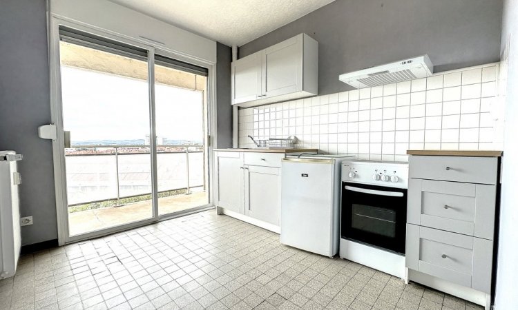 APPARTEMENT T1 DERNIER ETAGE AVEC VUE DÉGAGÉE