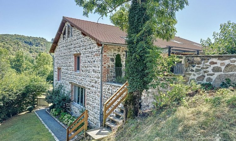 Achat d'une maison en pierres rénovée à Cherier