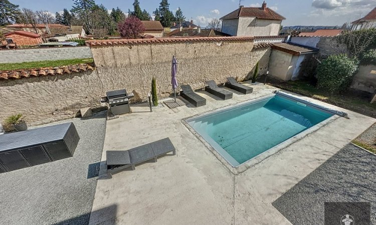 Vente d'une maison avec piscine à Saint Léger sur Roanne