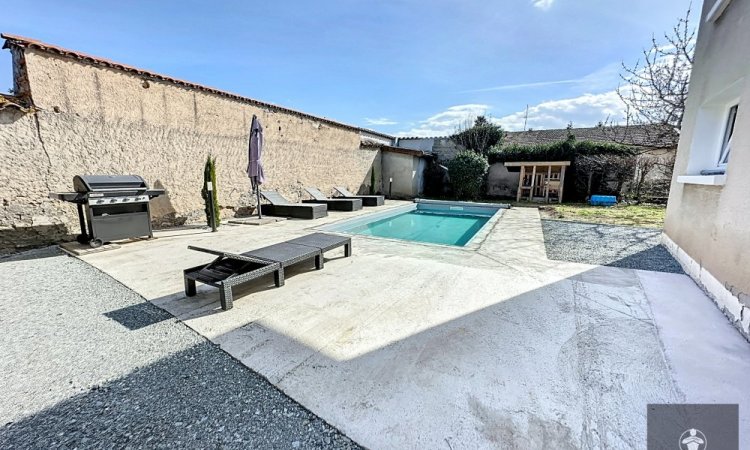 Vente d'une maison avec piscine à Saint Léger sur Roanne